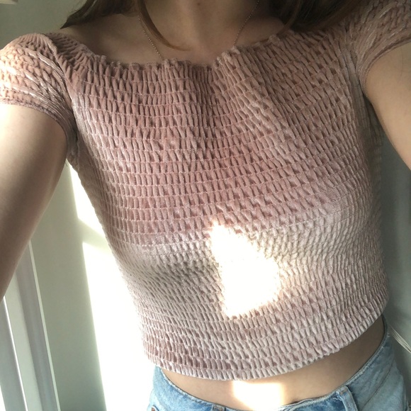Super cute off the shoulder top - Picture 2 of 4